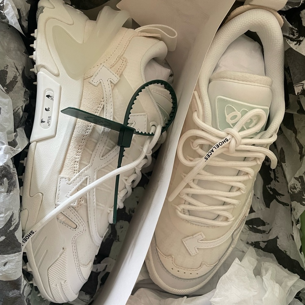 Off- White c/o Virgil White Odsy 2000 size 40 in men